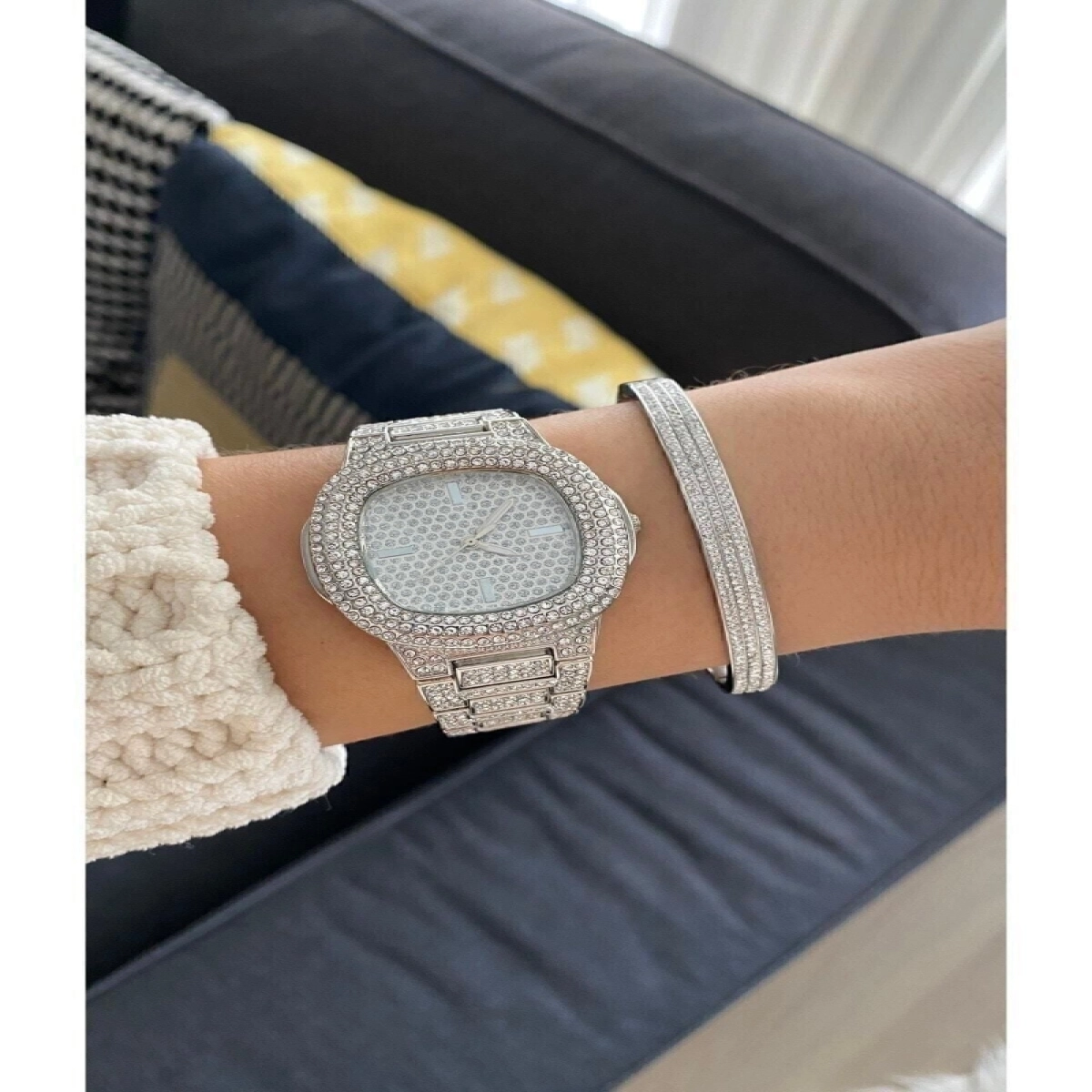 Metal Kordonlu Taşlı Gümüş Renk (SADECE SAAT) Kadın Kol Saati