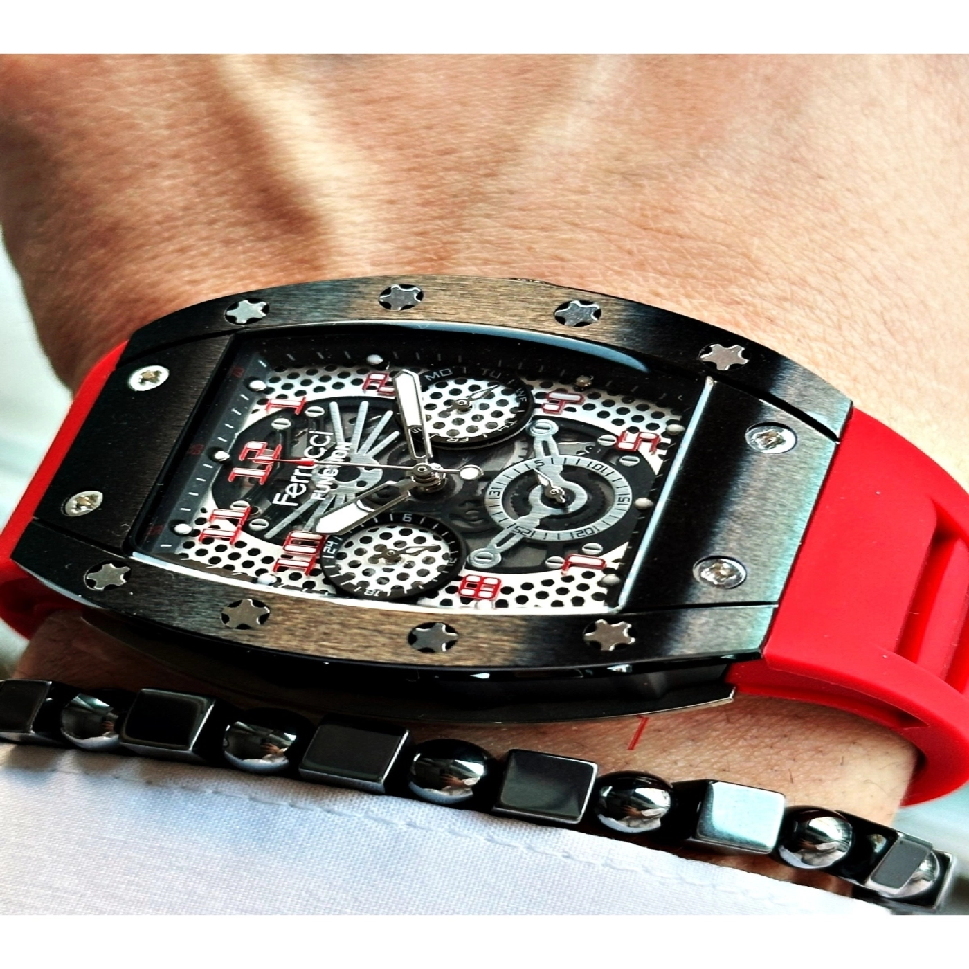 FUNCTION GÜMÜŞ KADRAN KARE KIRMIZI SİLİKON ERKEK KOL SAATİ hover