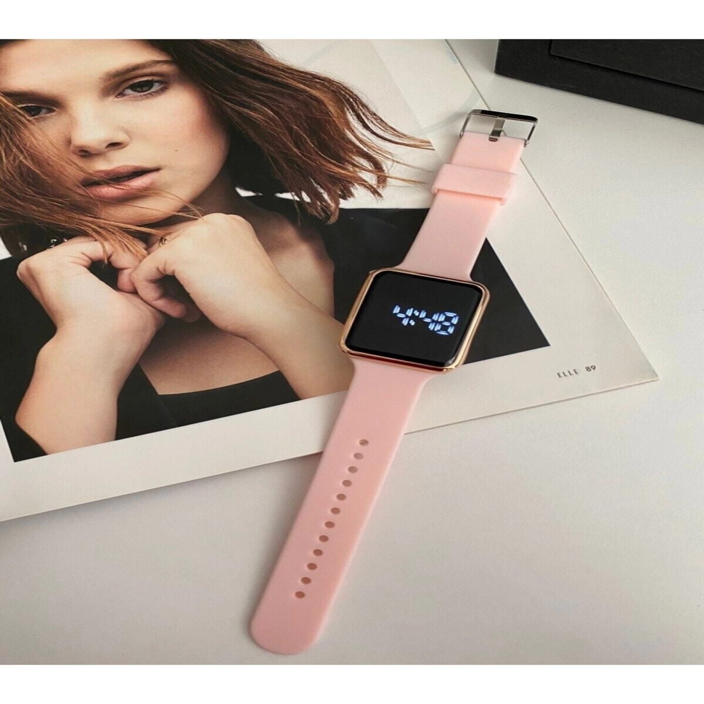 Silikon Kordonlu Beyaz Led Işıklı Kadın Kol Saati hover