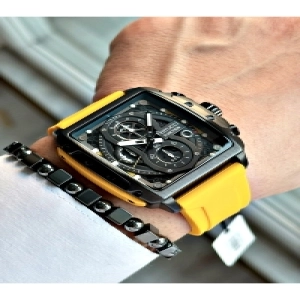 FUNCTION SİYAH KADRANLI TAKVİMLİ KARE SARI SİLİKON ERKEK KOL SAATİ