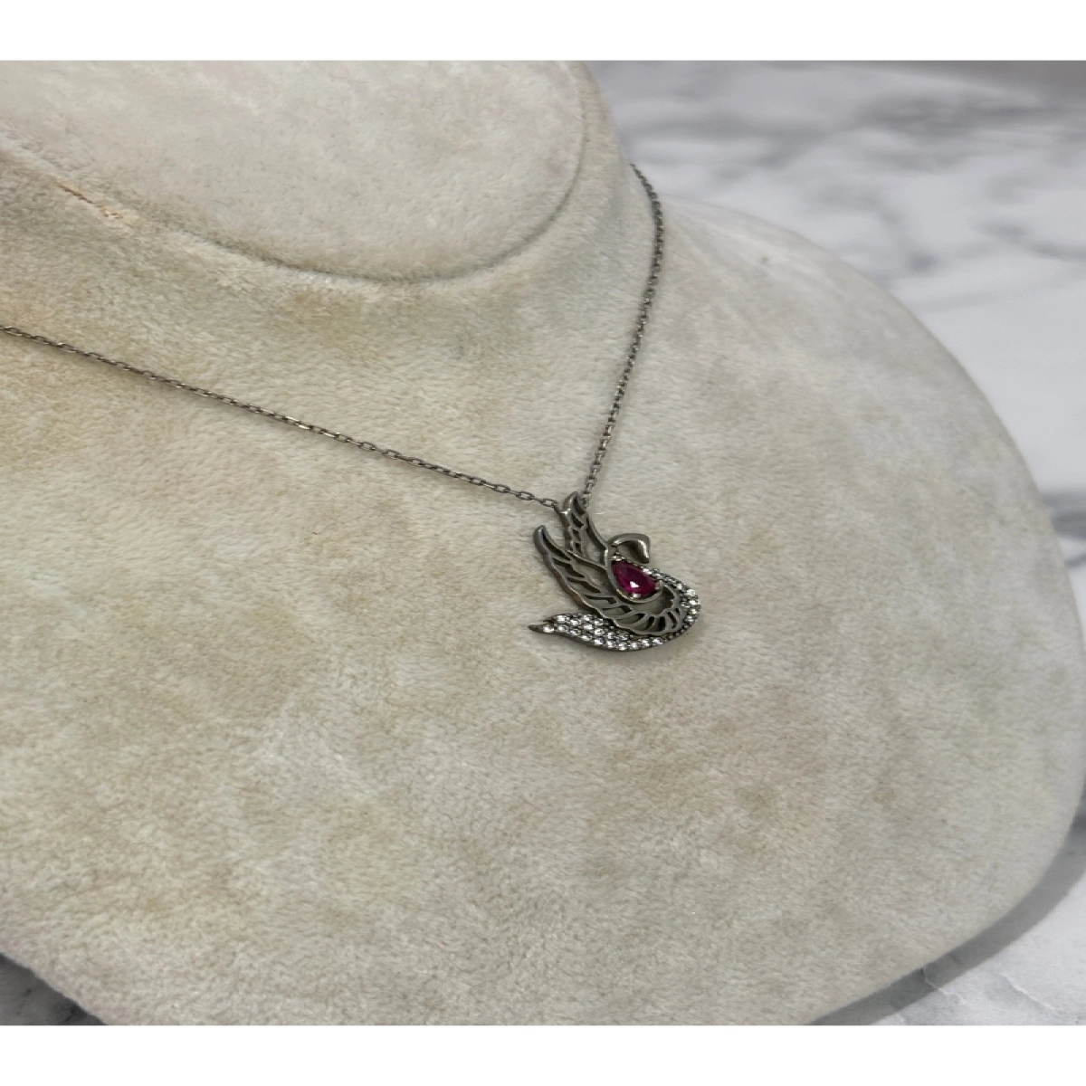 925 Ayar Gümüş Taşlı Kuğulu Modeli Gümüş Kolye