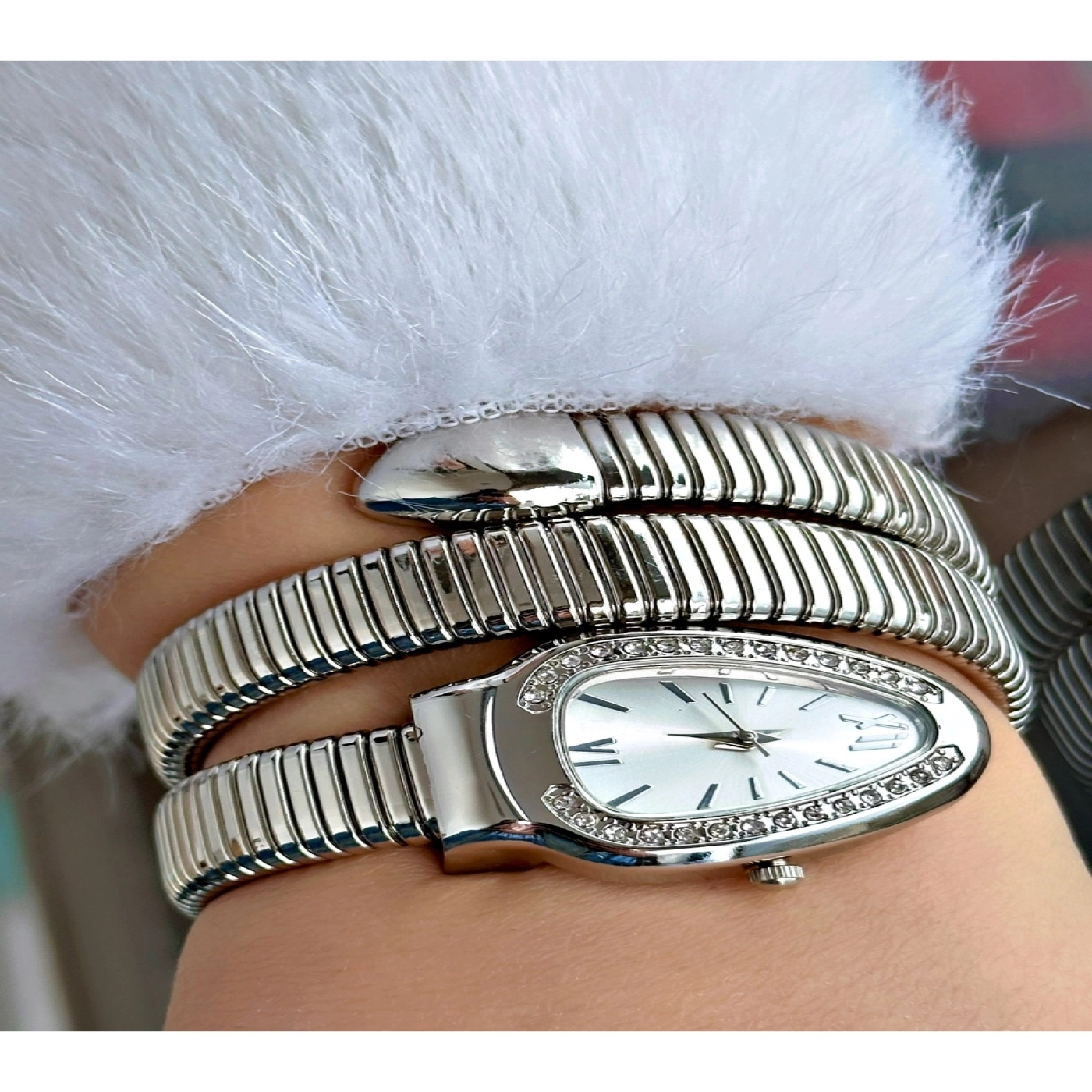 Limited Edition Serisi Özel Tasarım Yılan Modeli Metal Kordon Kadın Kol Saati hover