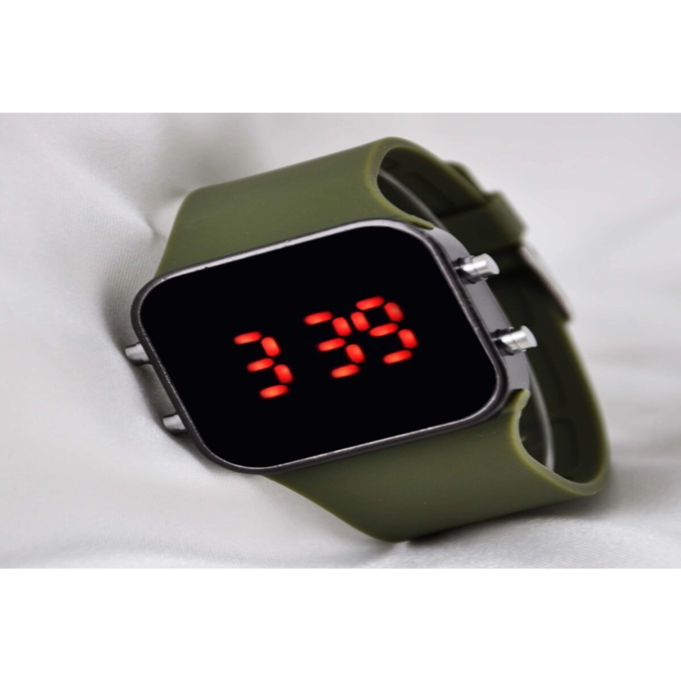 Asker Yeşili Kırmızı Led Genç Erkek Kol Saati Su-031-001