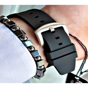 FERRUCİ FUNCTION GÜMÜŞ KADRANLI KARE SİYAH SİLİKON ERKEK KOL SAATİ