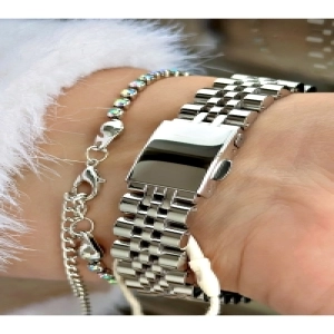 FERRUCCİ KESME CAMLI RAKAMLARI TAŞLI GÜMÜŞ  METAL KADIN KOL SAATİ