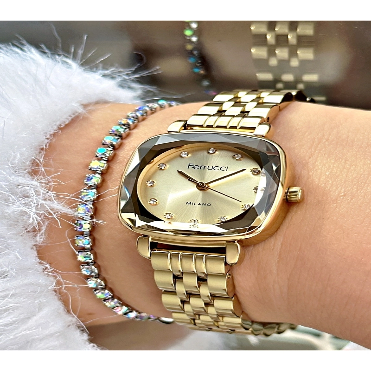 FERRUCCİ RAKAMLARI TAŞLI KARE GOLD METAL KADIN KOL SAATİ