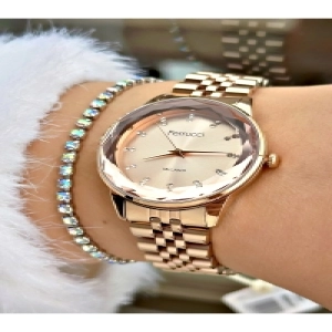 FERRUCCİ  KESME CAMLI RAKAMLARI TAŞLI ROSE METAL KADIN KOL SAATİ