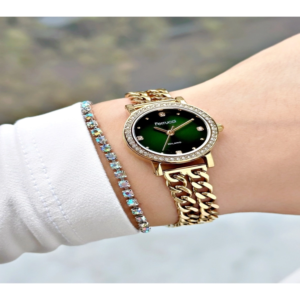 TAŞ RAKAM TAŞ BEZEL YEŞİL KADRANLI ZİNCİR KORDON GOLD METAL KADIN KOL SAATİ