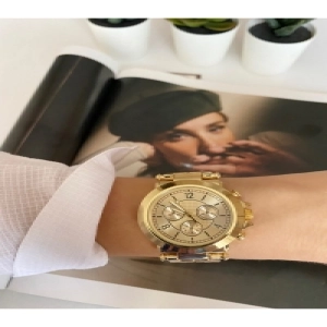 Metal Kordonlu Kadın Kol Saati