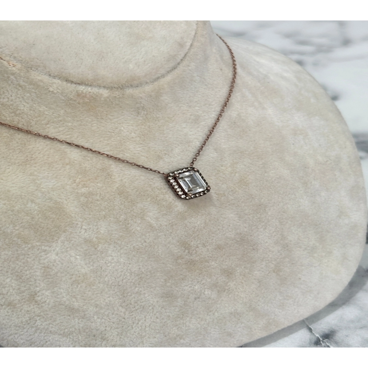 925 Ayar Gümüş Taşlı Rose Gold Baget Modeli Gümüş Kolye