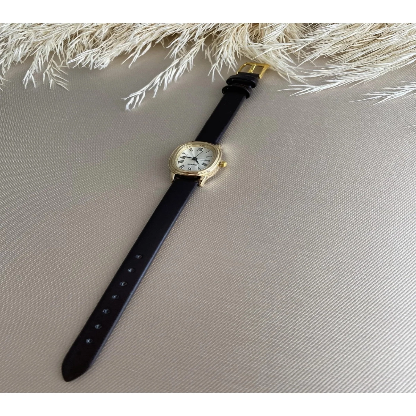 Retro Minimal Vintage Deri Kordon Kadın Kol Saati hover