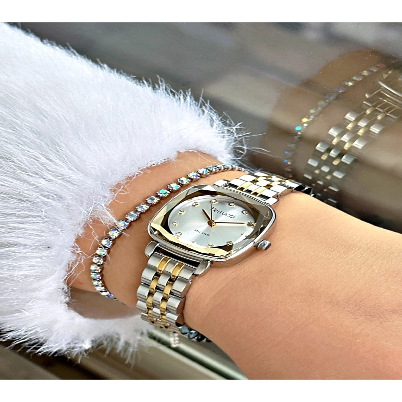 FERRUCCİ RAKAMLARI TAŞLI KARE GOLD GÜMÜŞ METAL KADIN KOL SAATİ hover