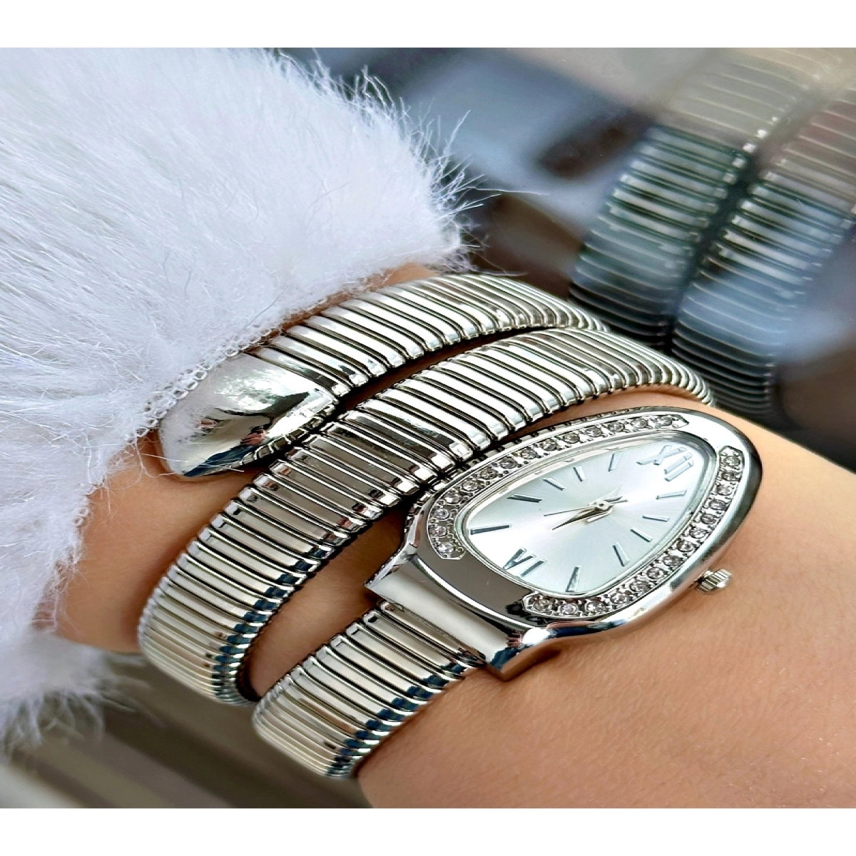 Limited Edition Serisi Özel Tasarım Yılan Modeli Metal Kordon Kadın Kol Saati