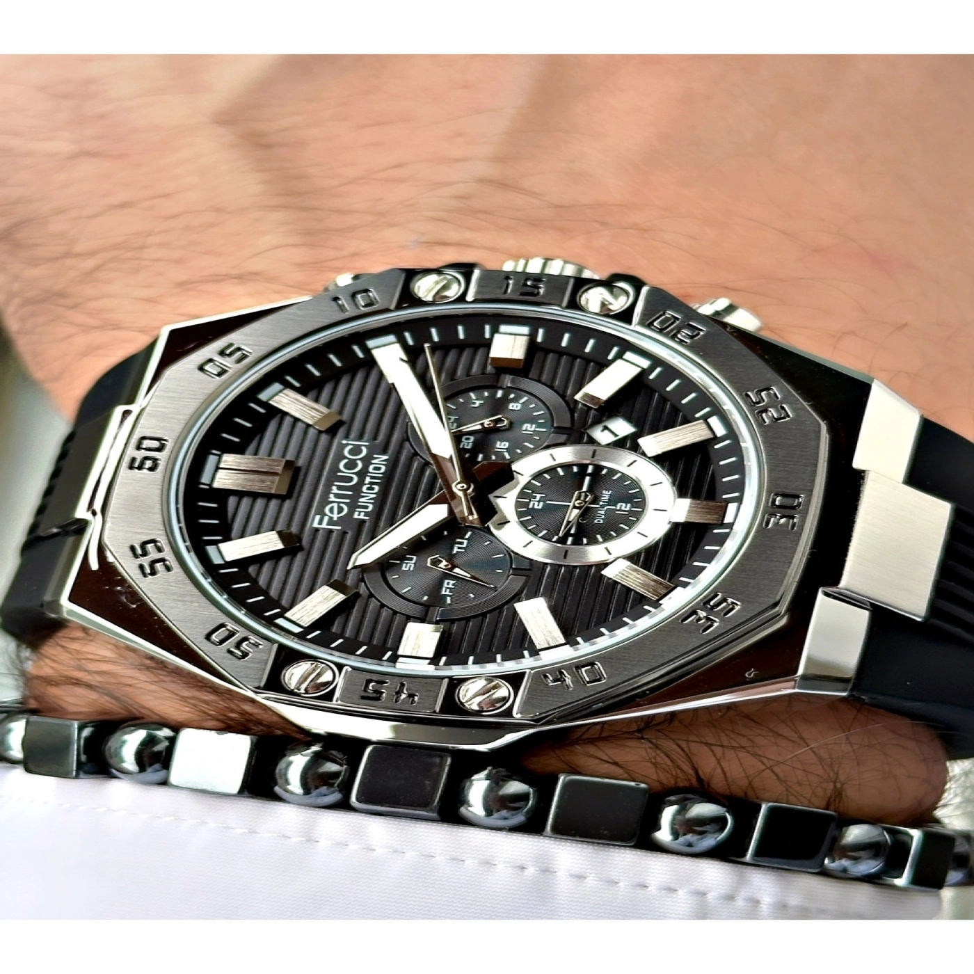 FERRUCCİ TAKVİMLİ FUNCTION SİYAH KADRANLI SİLİKON ERKEK KOL SAATİ hover