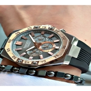 Functıon Füme Kadranlı Rose Rakamlı Takvimli Siyah Silikon Erkek Kol Saati