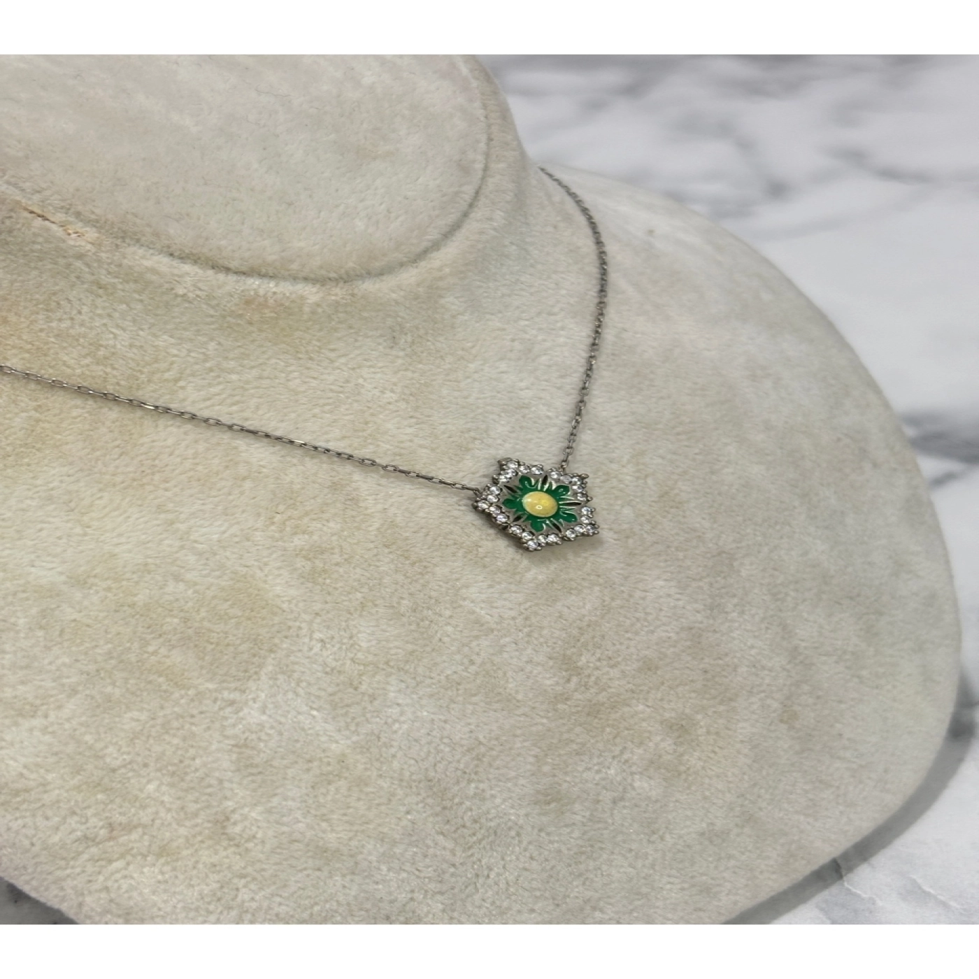 925 Ayar Gümüş Yeşil Taşlı Modeli Gümüş Kolye