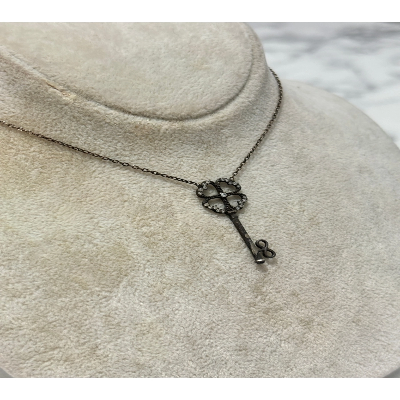 925 Ayar Gümüş Taşlı Anahtar Modeli Gümüş Kolye