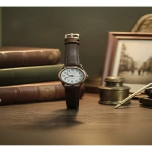 Vintage Kadın Kol Saati Retro Minimal Model Koyu Kahve Renk Hakiki Deri Kordon Gold Kasa