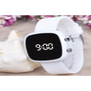 Beyaz Silikon Kordonlu Dijital Led Ekran Kadın Genç Kız Çocuk Kol Saati St-303733