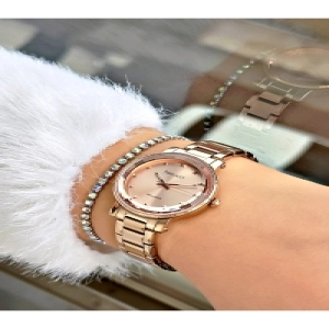 FERRUCCİ TAŞ RAKAMLI ROSE METAL KADIN KOL SAATİ