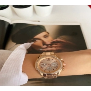 Metal Kordonlu Taşlı Bayan Kol Saati