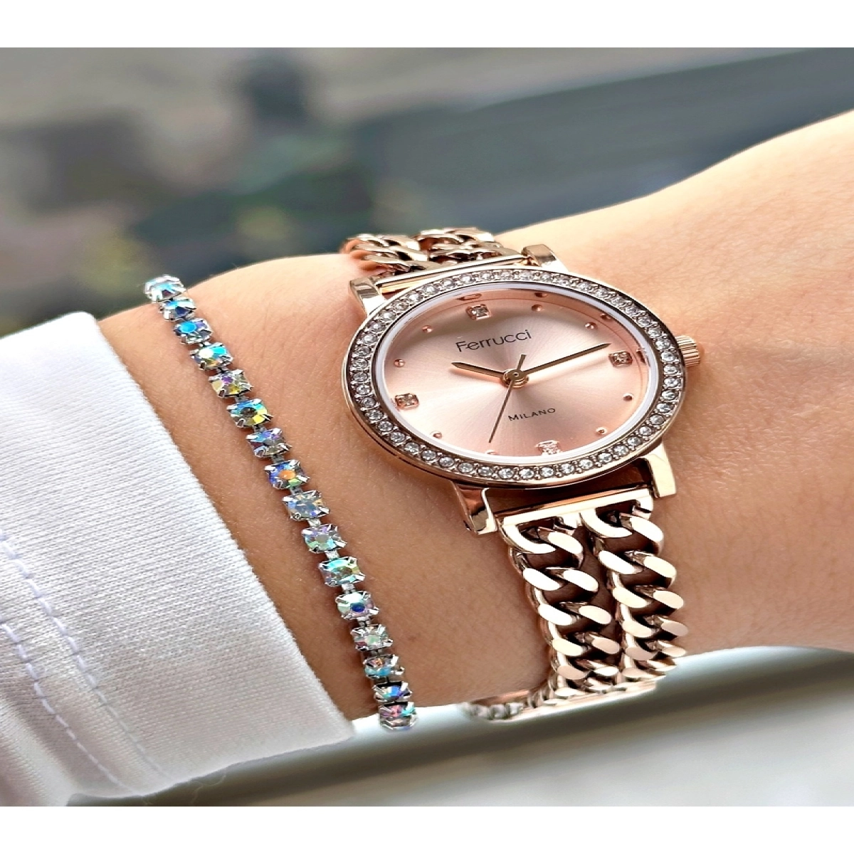 TAŞ RAKAMLI TAŞ BEZEL ZİNCİR KORDONLU ROSE KADIN METAL KOL SAATİ