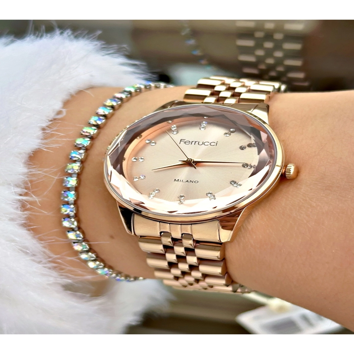 FERRUCCİ  KESME CAMLI RAKAMLARI TAŞLI ROSE METAL KADIN KOL SAATİ