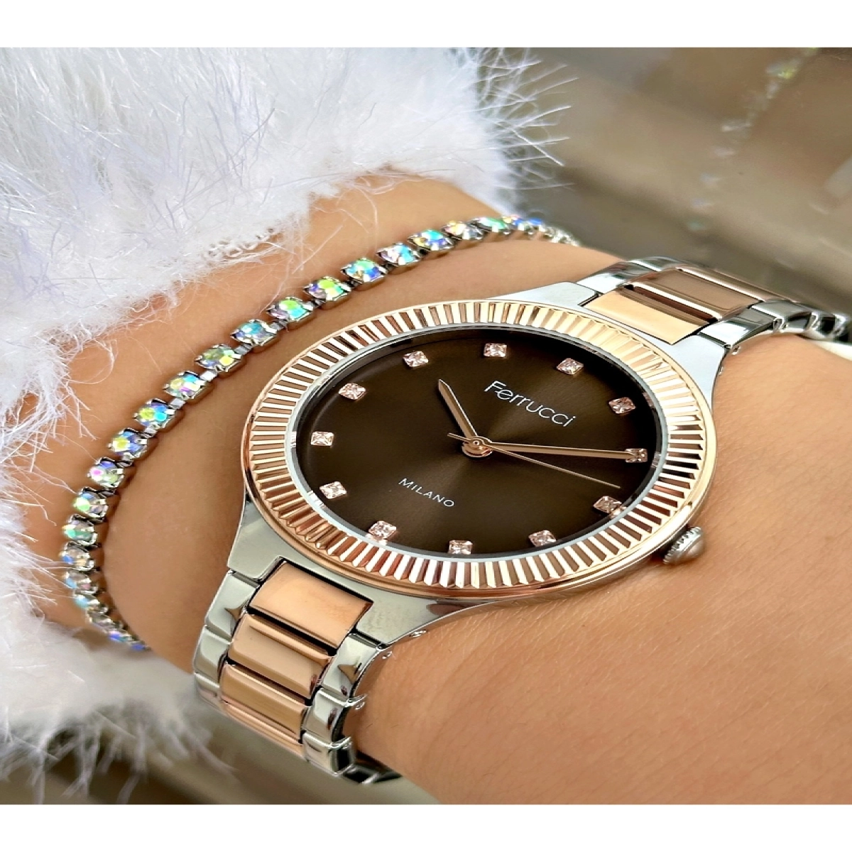 FERRUCCİ TAŞ RAKAMLI SİYAH KADRANLI ROSE GÜMÜŞ METAL KADIN KOL SAATİ