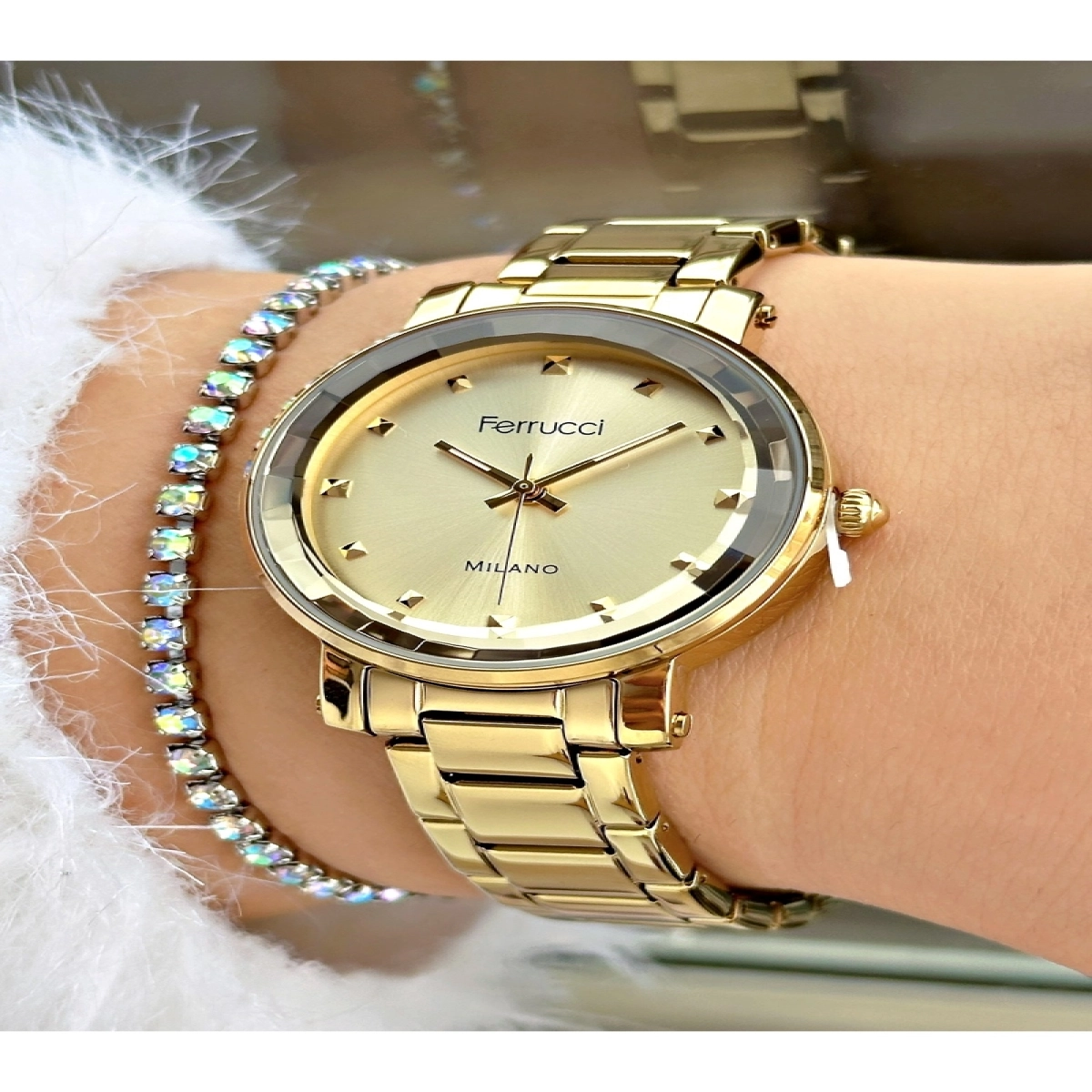 FERRUCCİ KESME CAMLI GOLD METAL KADIN KOL SAATİ