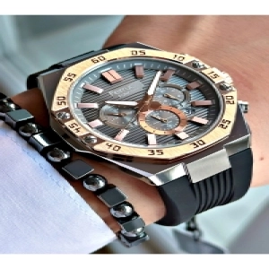 Functıon Füme Kadranlı Rose Rakamlı Takvimli Siyah Silikon Erkek Kol Saati