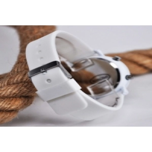 Silikon Kordonlu Beyaz Yuvarlak Kasa Şık Led Genç Kol Saati Su-107