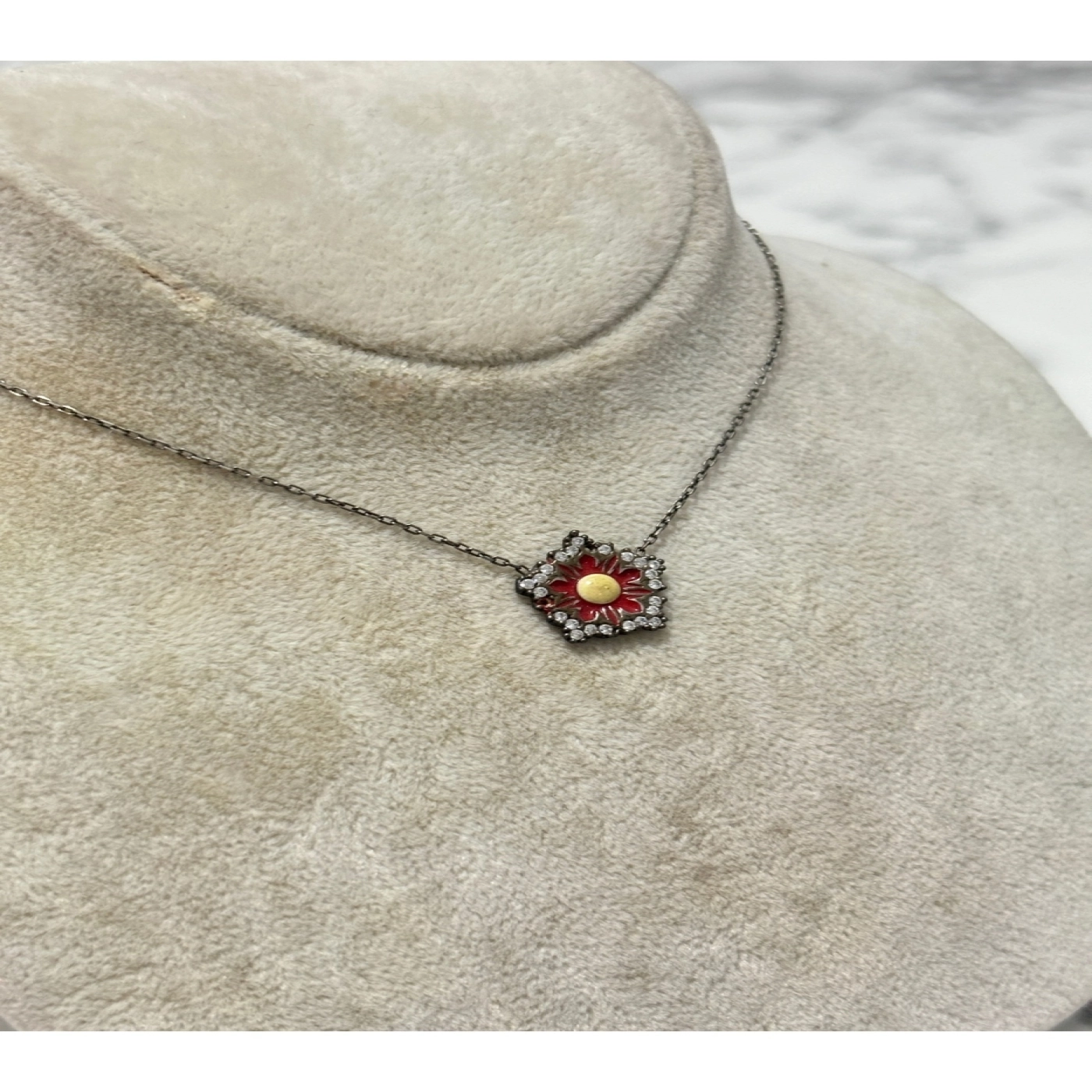 925 Ayar Gümüş Taşlı Yıldız Modeli Gümüş Kolye