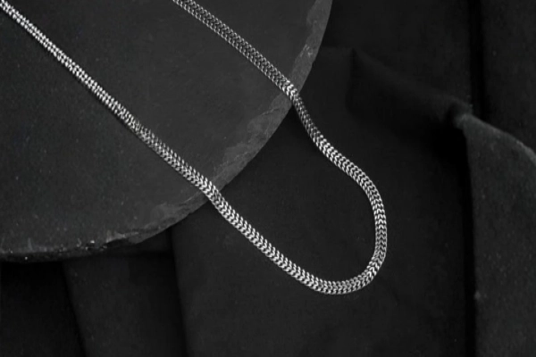 Gümüş Kolye Alırken Bilmeniz Gereken 5 Önemli Detay