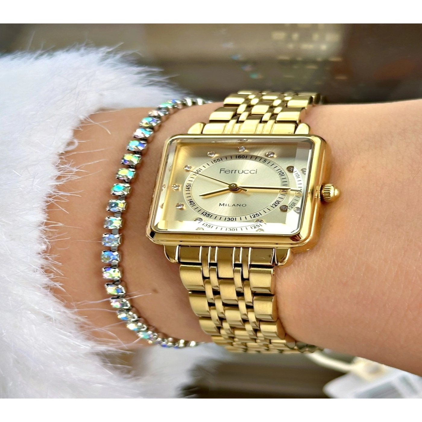 FERRUCCİ KARE KESME CAMLI RAKAMLARI TAŞLI GOLD METAL KADIN KOL SAATİ
