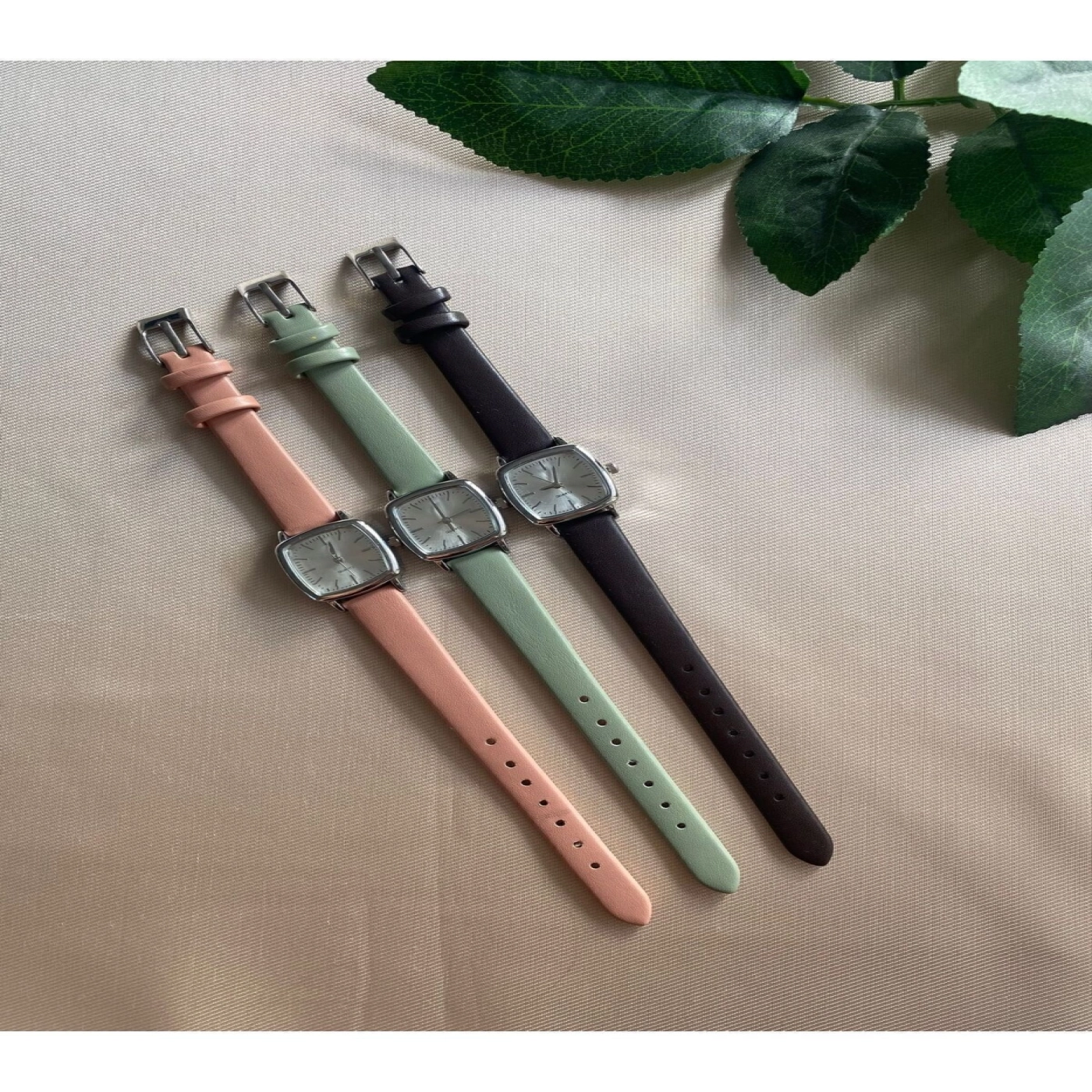 Retro Minimal Vintage Deri Kordon Kadın Kol Saati hover