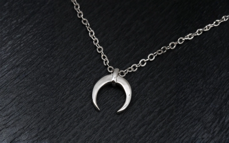 Çelik Kolye Nedir? Kararma Yapmayan Takılar Hakkında Merak Edilenler