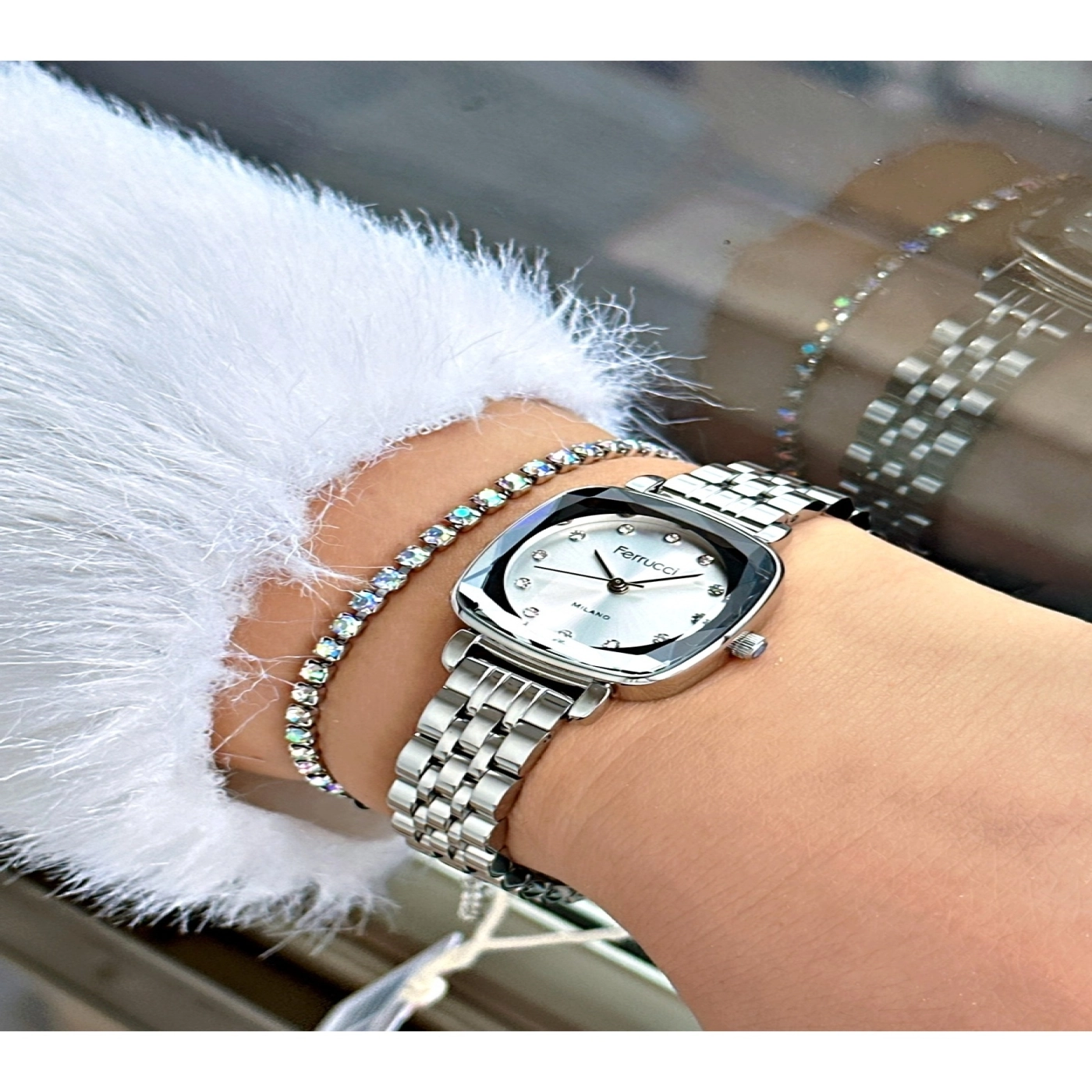 FERRUCCİ RAKAMLARI TAŞLI GÜMÜŞ KARE METAL KADIN KOL SAATİ hover