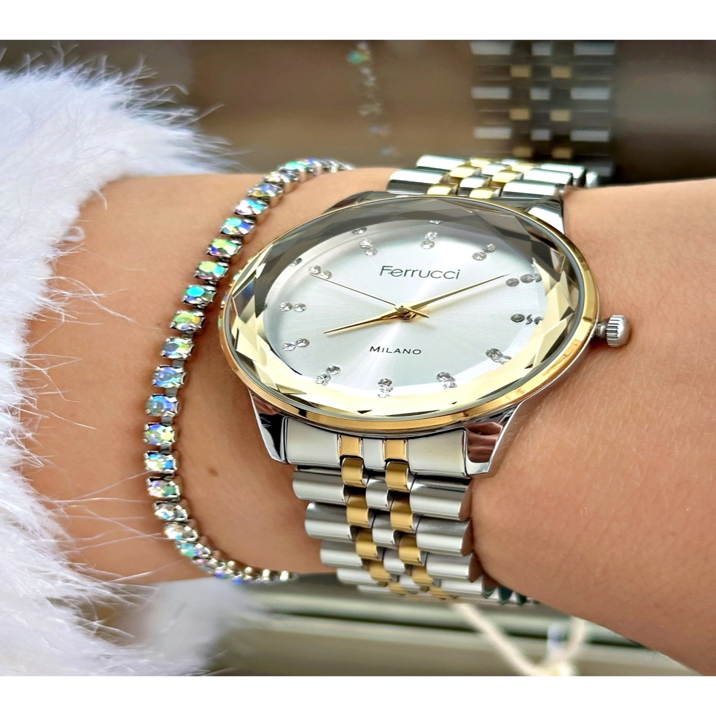 FERRUCCİ KESME CAMLI RAKAMLARI TAŞLI GOLD GÜMÜŞ METAL KADIN KOL SAATİ