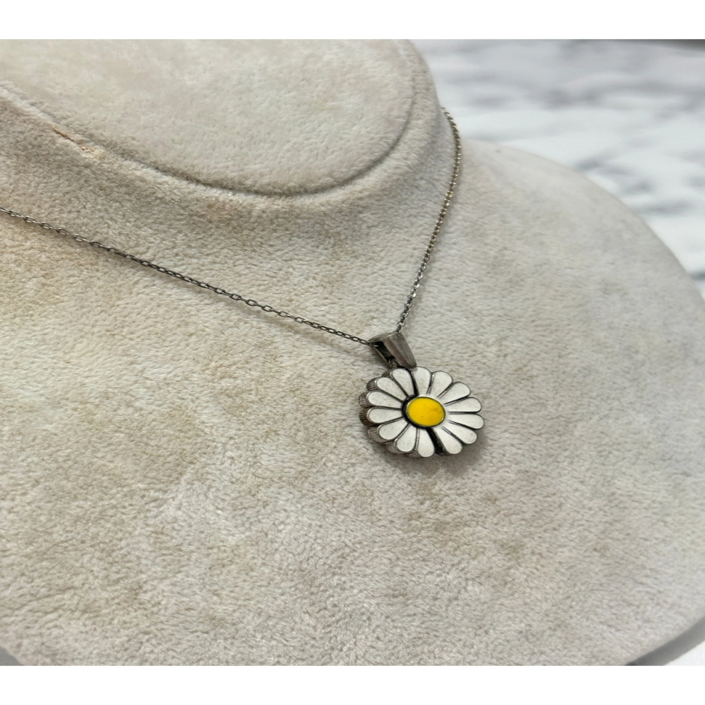 925 Ayar Gümüş Papatya  Modeli Gümüş Kolye