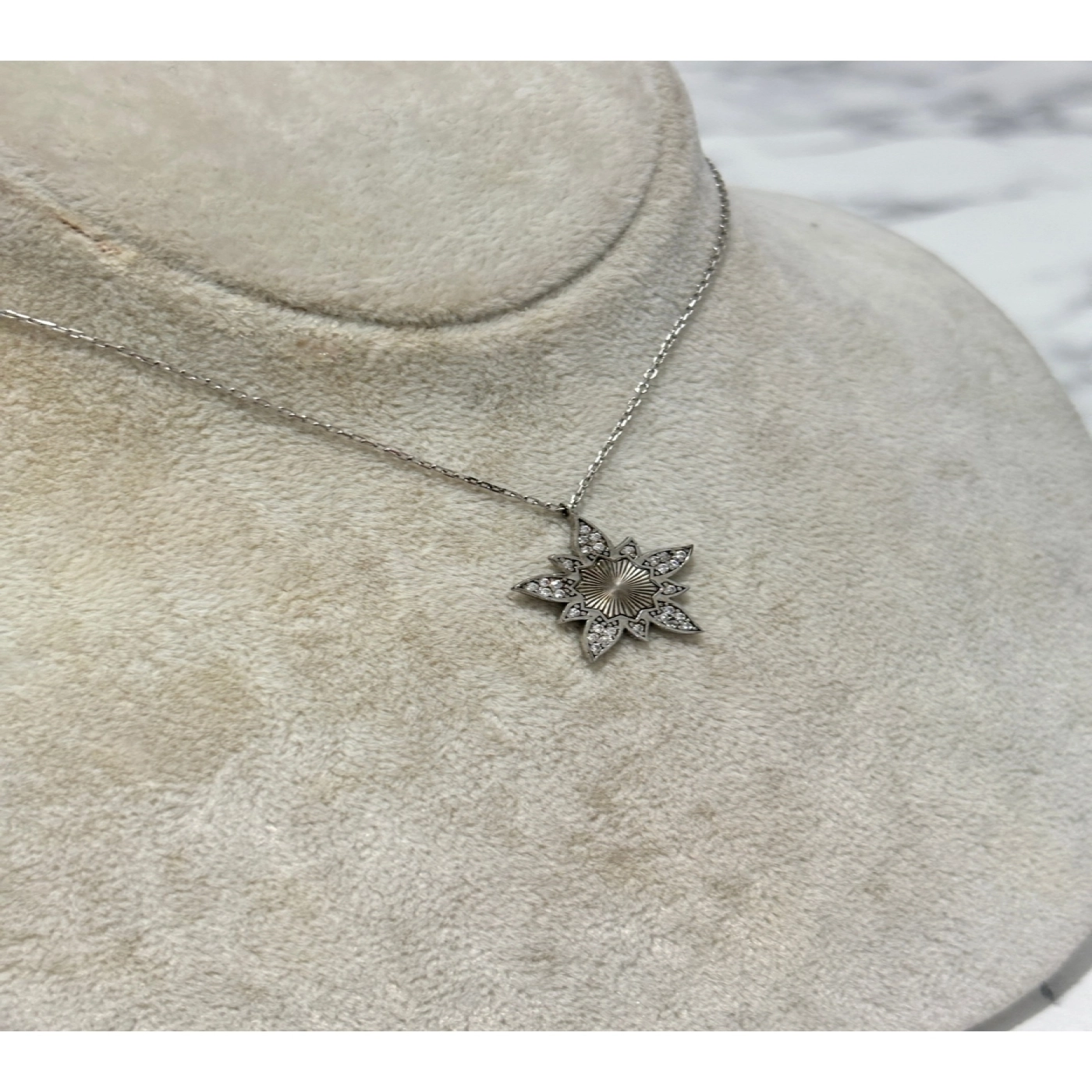 925 Ayar Gümüş Taşlı Yıldız Modeli Gümüş Kolye