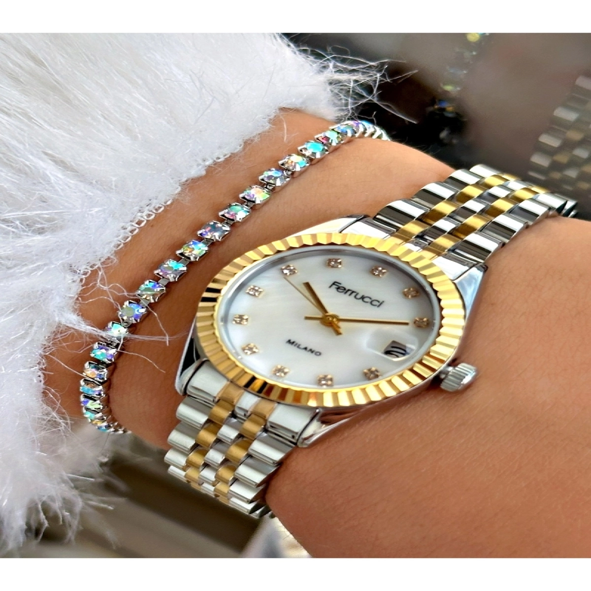 BEYAZ KADRANLI TAŞ RAKAMLI TAKVİMLİ GOLD GÜMÜŞ KADIN METAL KOL SAATİ