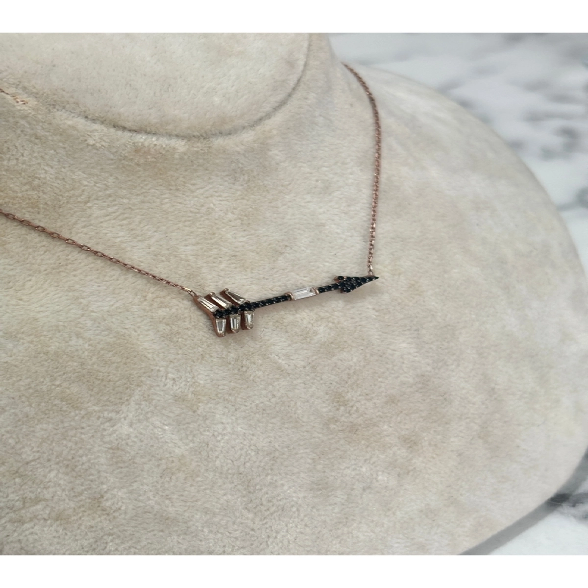 925 Ayar Gümüş Taşlı Ok Modeli Gümüş Kolye