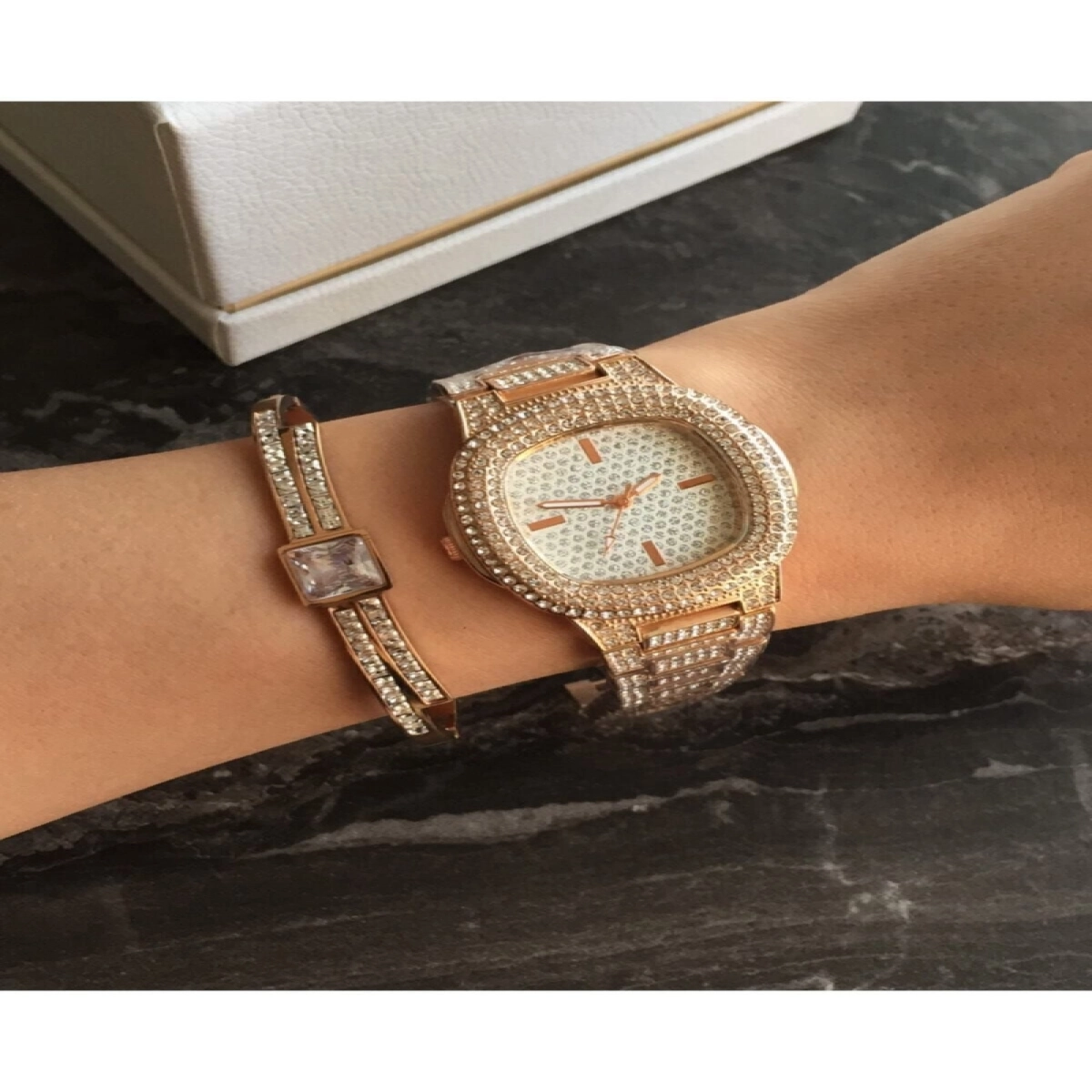 Kadın Gold Rose Taşlı Parlak Kuvars Kol Saati Rose Gold Taşlı  Saat