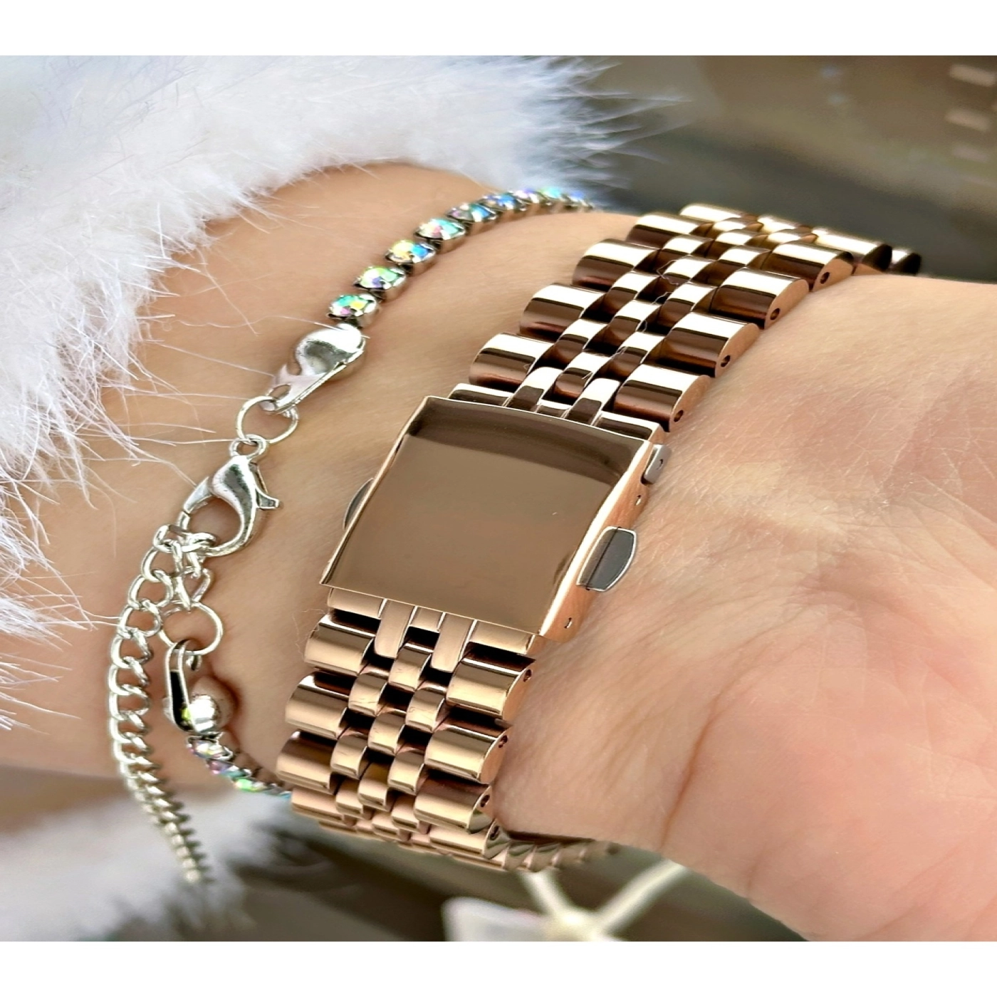 FERRUCCİ  KESME CAMLI RAKAMLARI TAŞLI ROSE METAL KADIN KOL SAATİ hover