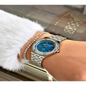 MAVİ KADRANLI ROMA RAKAMLI TAŞLI GÜMÜŞ KADIN METAL KOL SAATİ