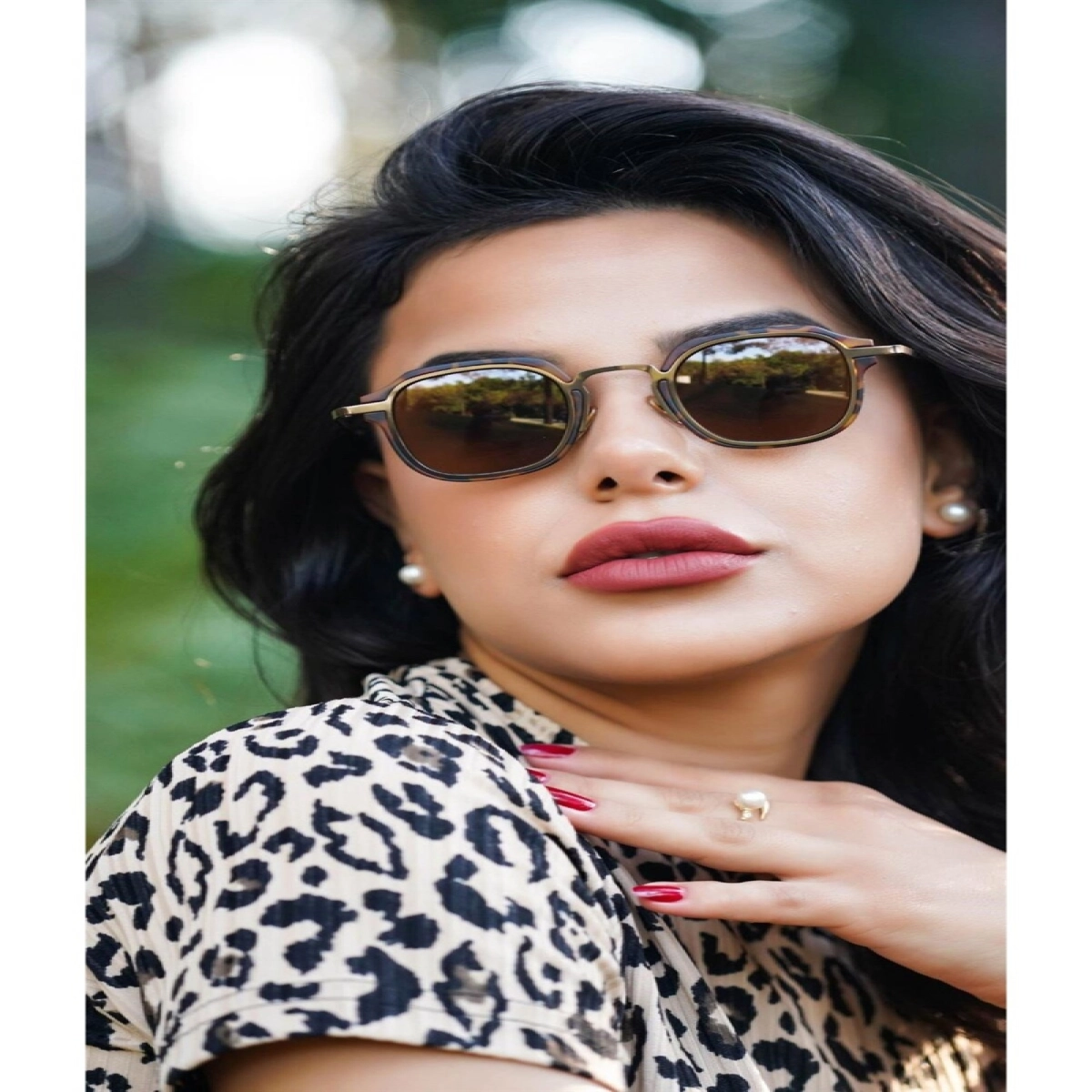 Dikdörtgen Çerçeveli Özel Tasarım Kadın Güneş Gözlüğü