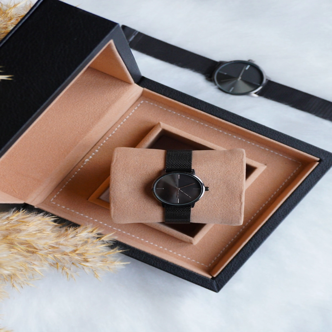 Kadın Kol Saati Siyah Hasır Çelik Kordon Bayan Kol Saati hover