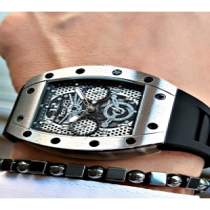 FERRUCİ FUNCTION GÜMÜŞ KADRANLI KARE SİYAH SİLİKON ERKEK KOL SAATİ