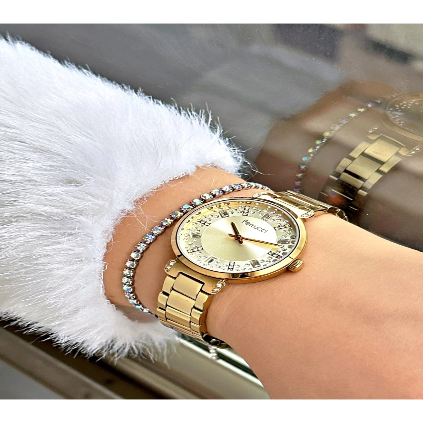 FERRUCCİ RAKAMLARI KADRANI TAŞLI GOLD METAL KADIN KOL SAATİ hover