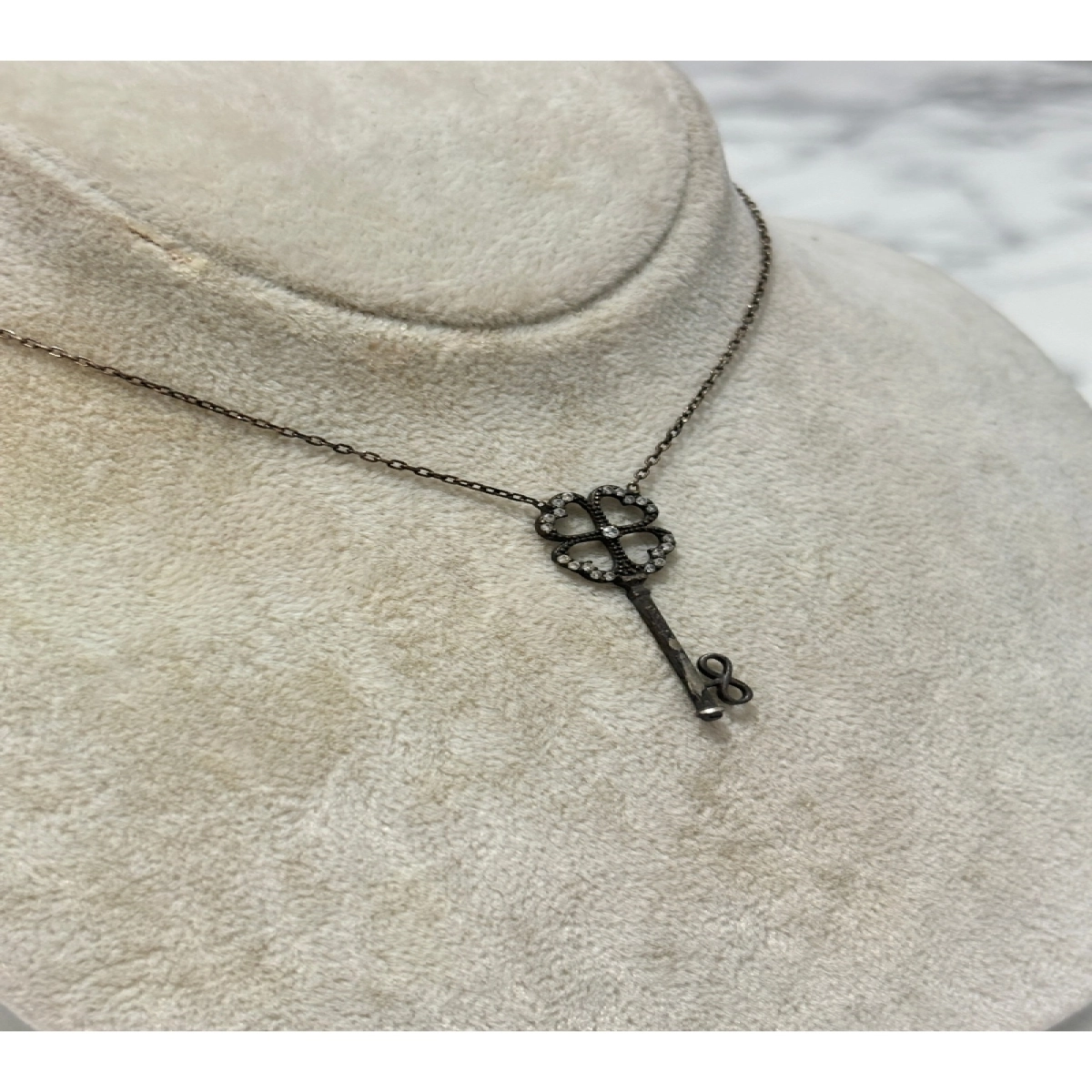 925 Ayar Gümüş Taşlı Anahtar Modeli Gümüş Kolye